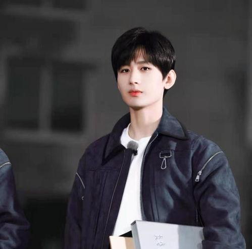 女明星探班成毅