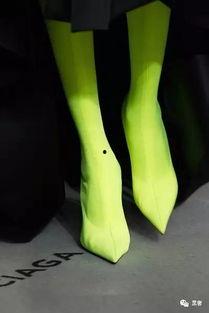 网红袜外穿,网红袜外穿，演绎街头时尚新潮流