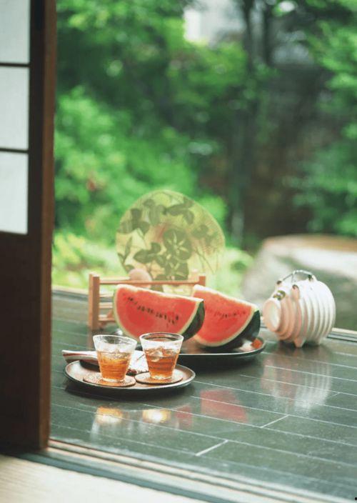 仲夏吃瓜工作室,夏日炎炎，瓜果飘香，尽享清凉时光