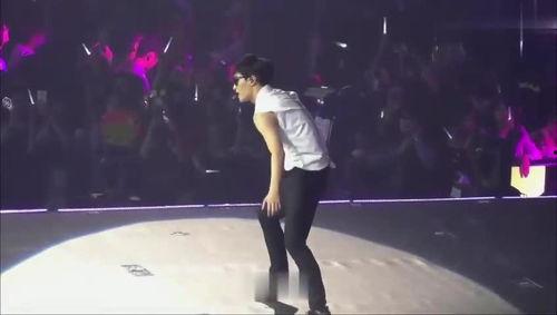 网红舞蹈张艺兴视频,燃情舞动，魅力四溢