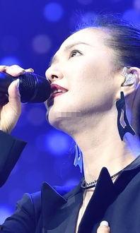 浓妆唱歌明星,歌声绕梁——揭秘明星舞台魅力背后的故事